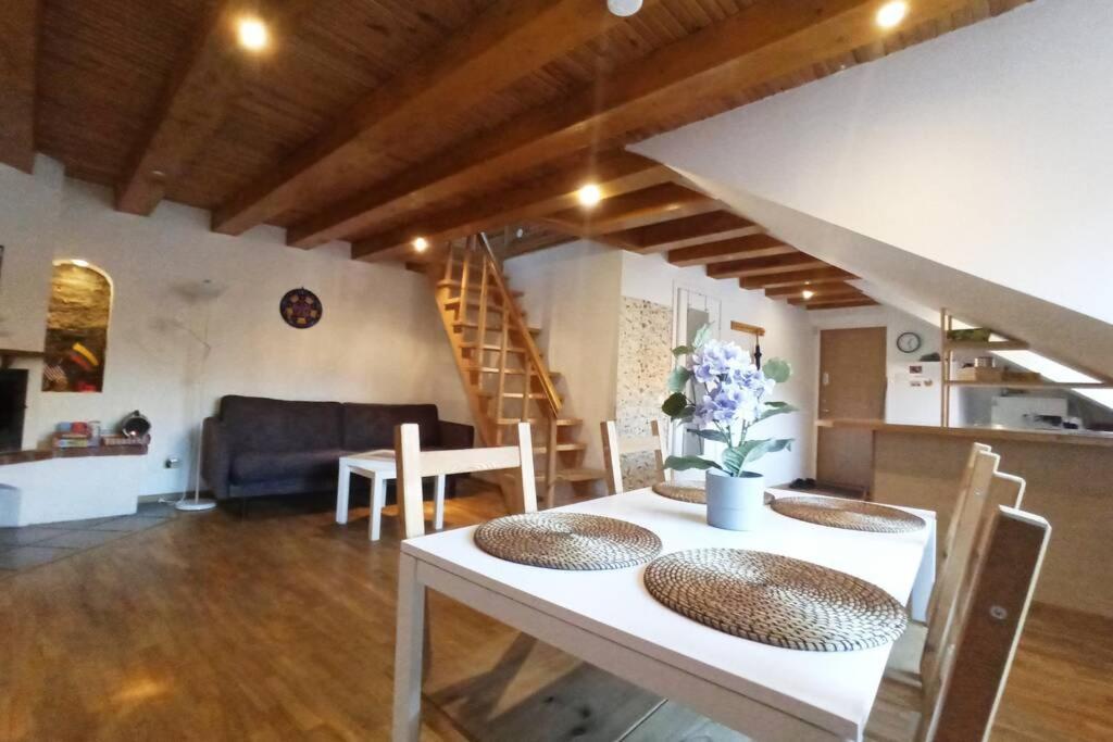 Private Sauna & 4 Bedrooms Old Town Rooftop Apartment วิลนีอุส ภายนอก รูปภาพ