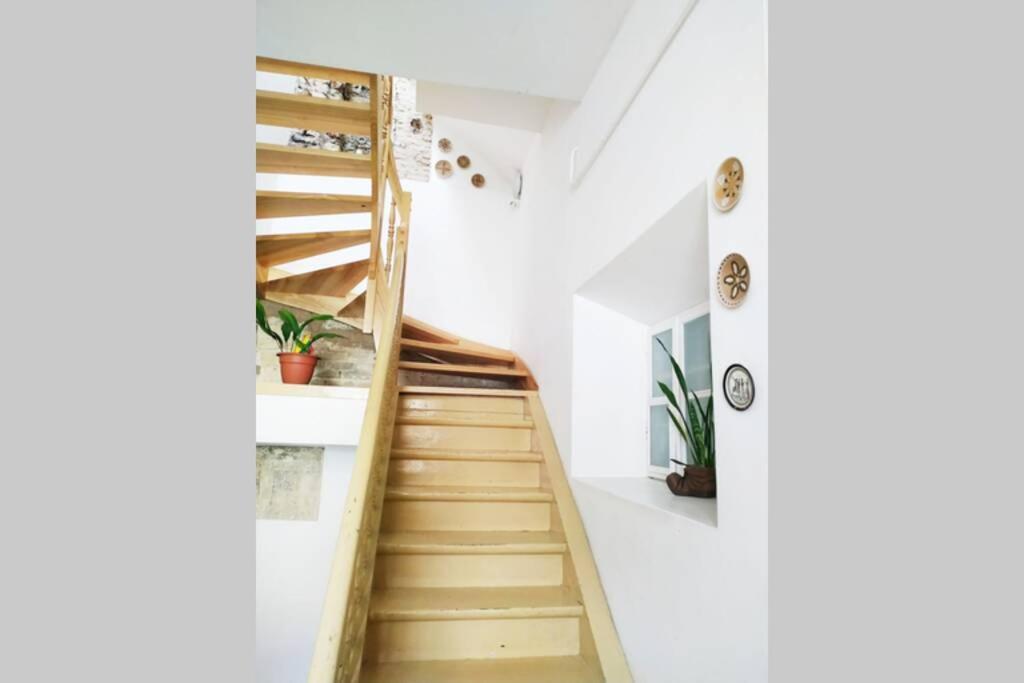 Private Sauna & 4 Bedrooms Old Town Rooftop Apartment วิลนีอุส ภายนอก รูปภาพ