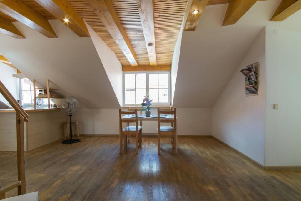 Private Sauna & 4 Bedrooms Old Town Rooftop Apartment วิลนีอุส ภายนอก รูปภาพ
