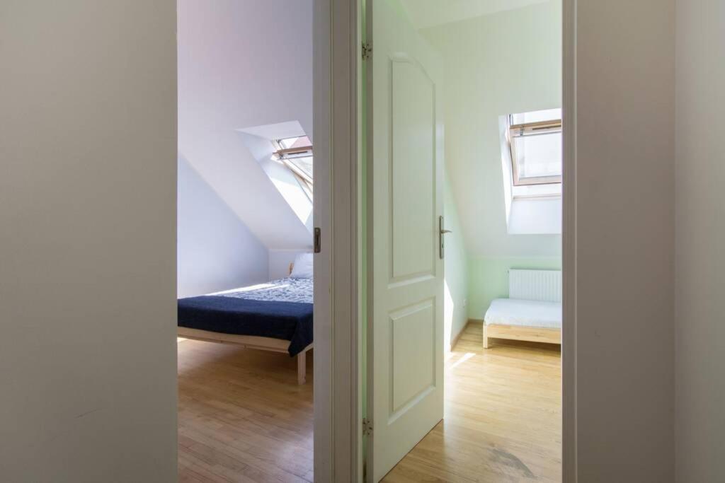 Private Sauna & 4 Bedrooms Old Town Rooftop Apartment วิลนีอุส ภายนอก รูปภาพ