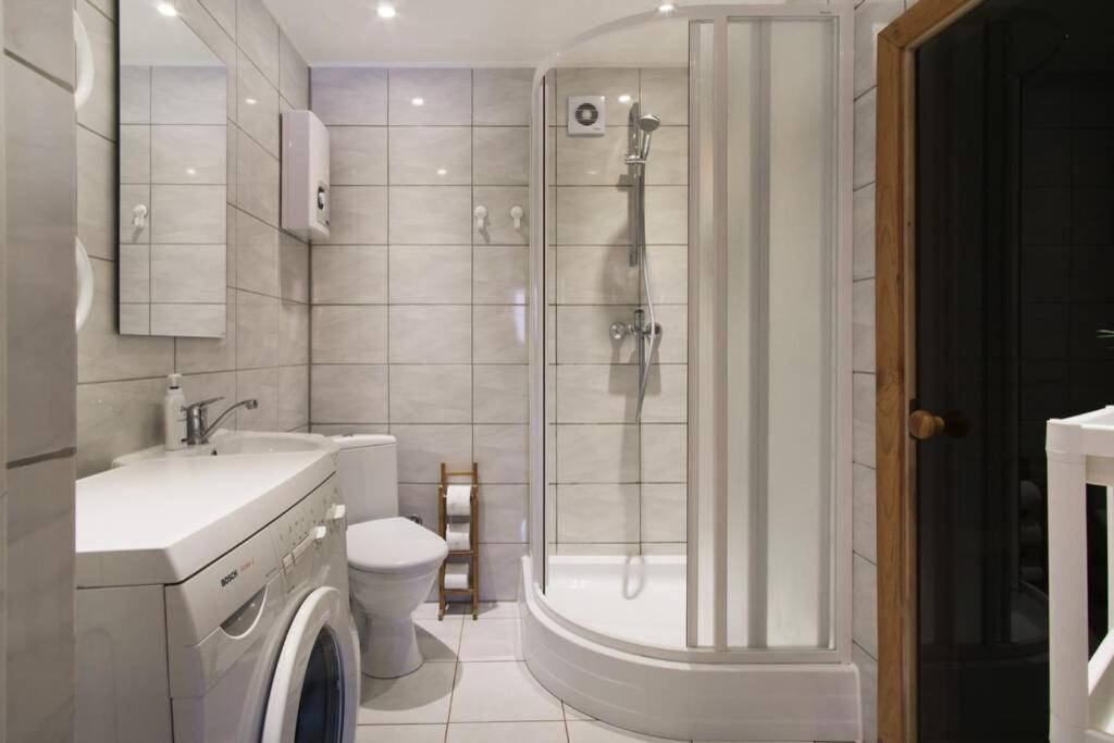 Private Sauna & 4 Bedrooms Old Town Rooftop Apartment วิลนีอุส ภายนอก รูปภาพ